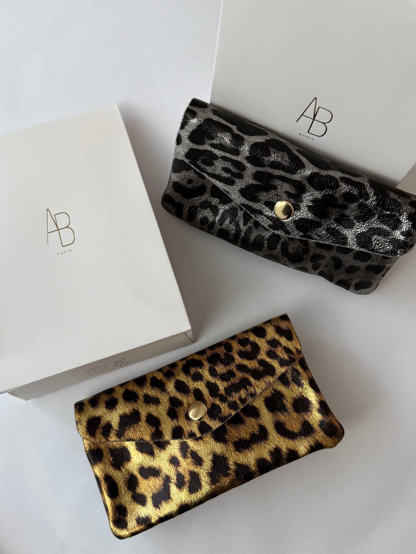 Pochette Léopard - 𝑆𝑒́𝑙𝑒𝑐𝑡𝑖𝑜𝑛 𝑠𝑝𝑒́𝑐𝑖𝑎𝑙𝑒 𝑁𝑜𝑒̈𝑙