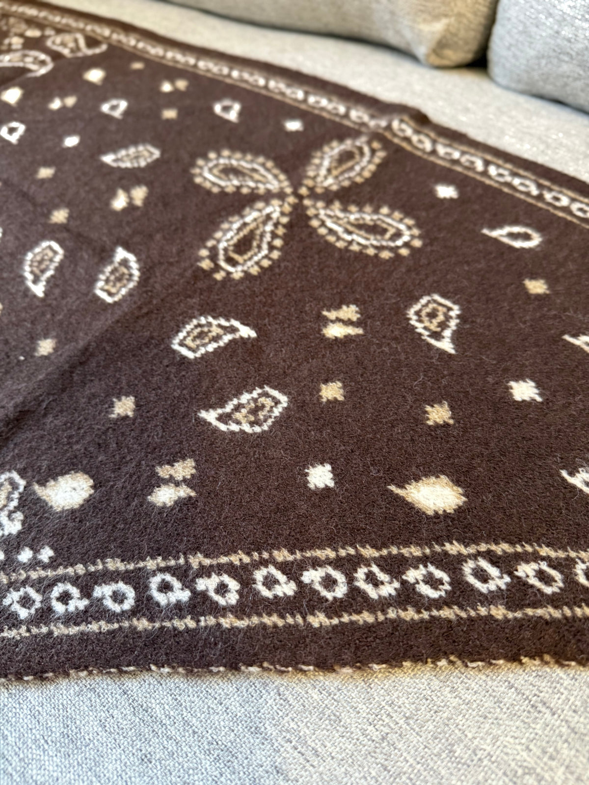 Sloane - Petit triangle Bandana - plusieurs couleurs disponibles