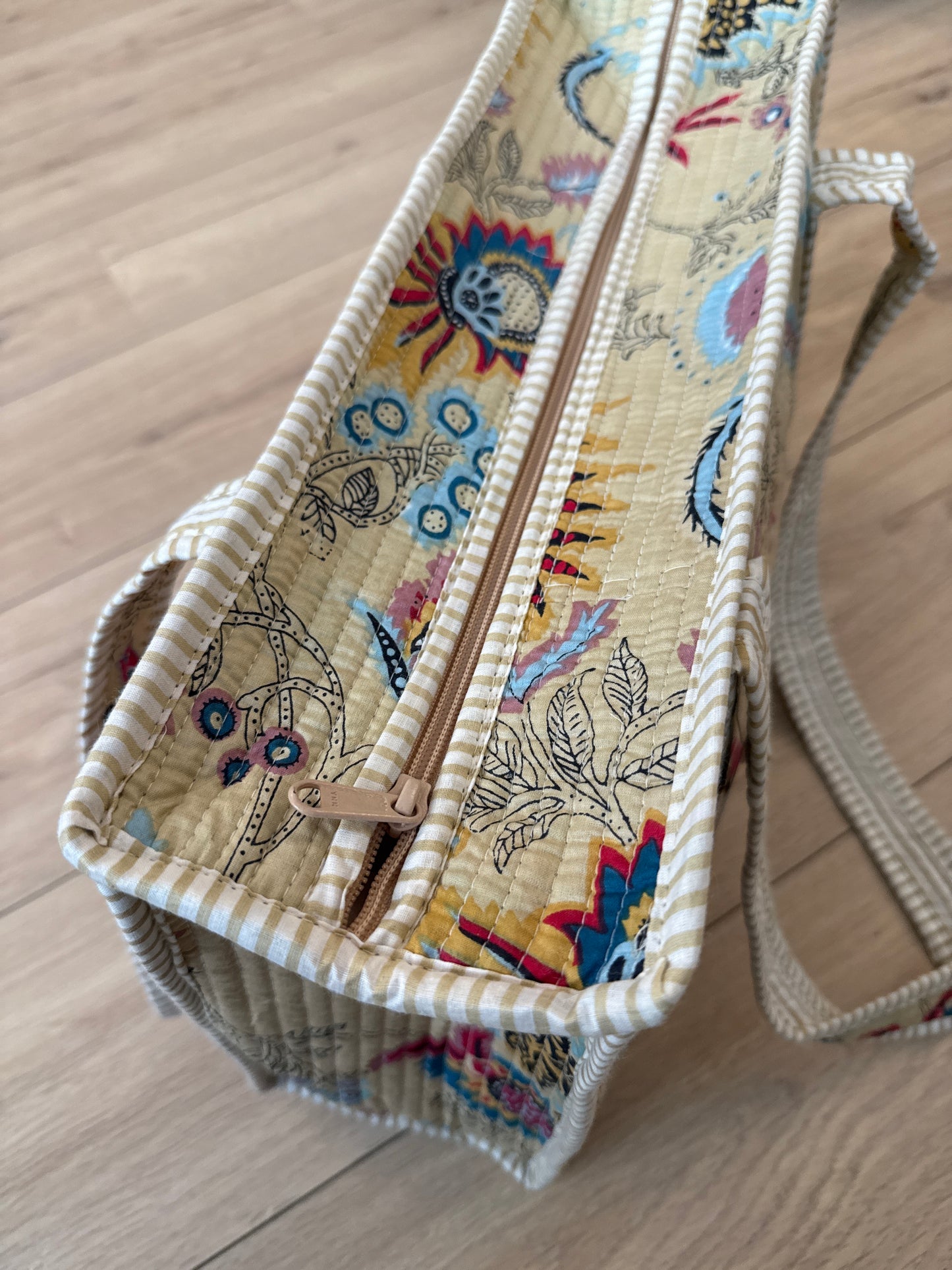 Sac cabas en coton matelassé - Tissu Fleuri beige