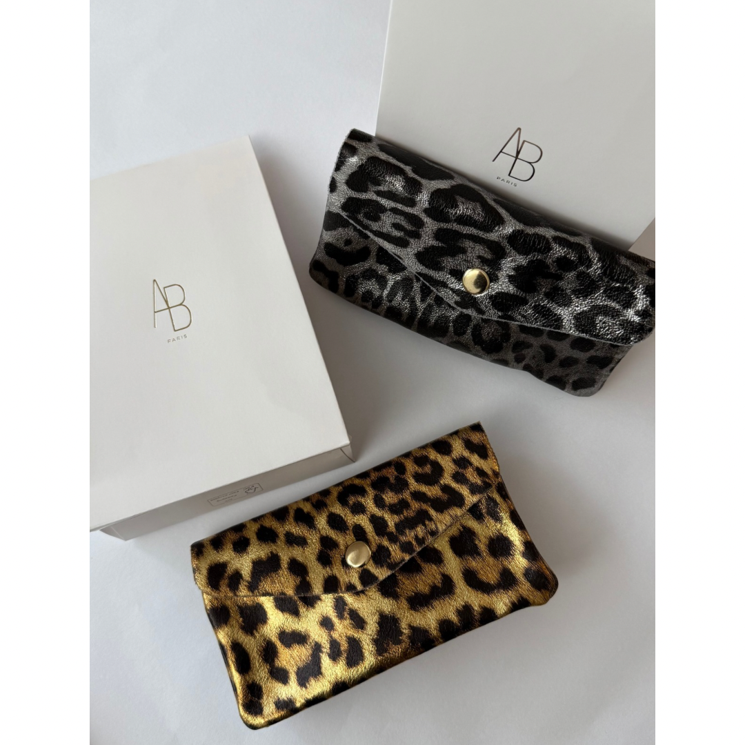 Pochette Léopard - 𝑆𝑒́𝑙𝑒𝑐𝑡𝑖𝑜𝑛 𝑠𝑝𝑒́𝑐𝑖𝑎𝑙𝑒 𝑁𝑜𝑒̈𝑙