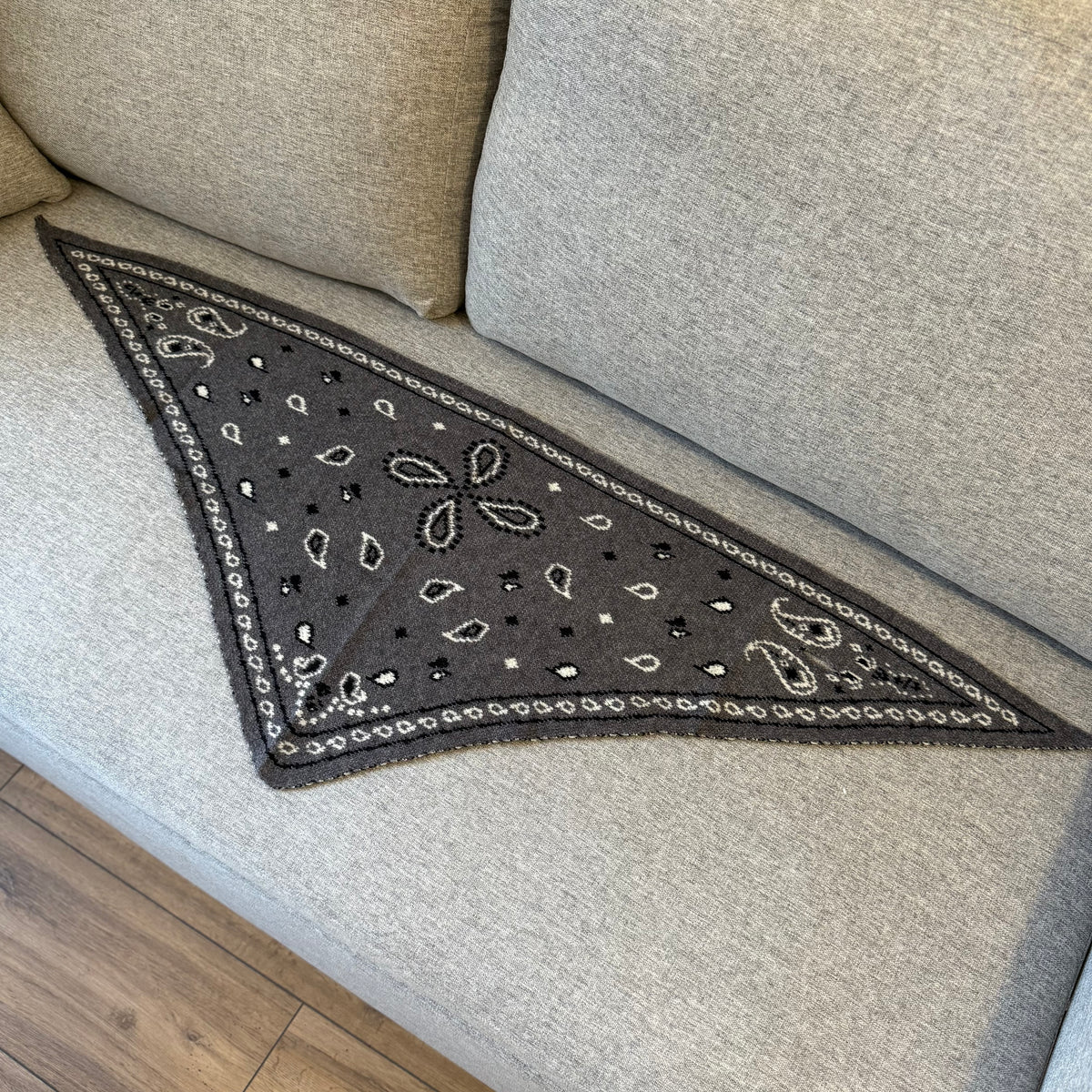 Sloane - Petit triangle Bandana - plusieurs couleurs disponibles