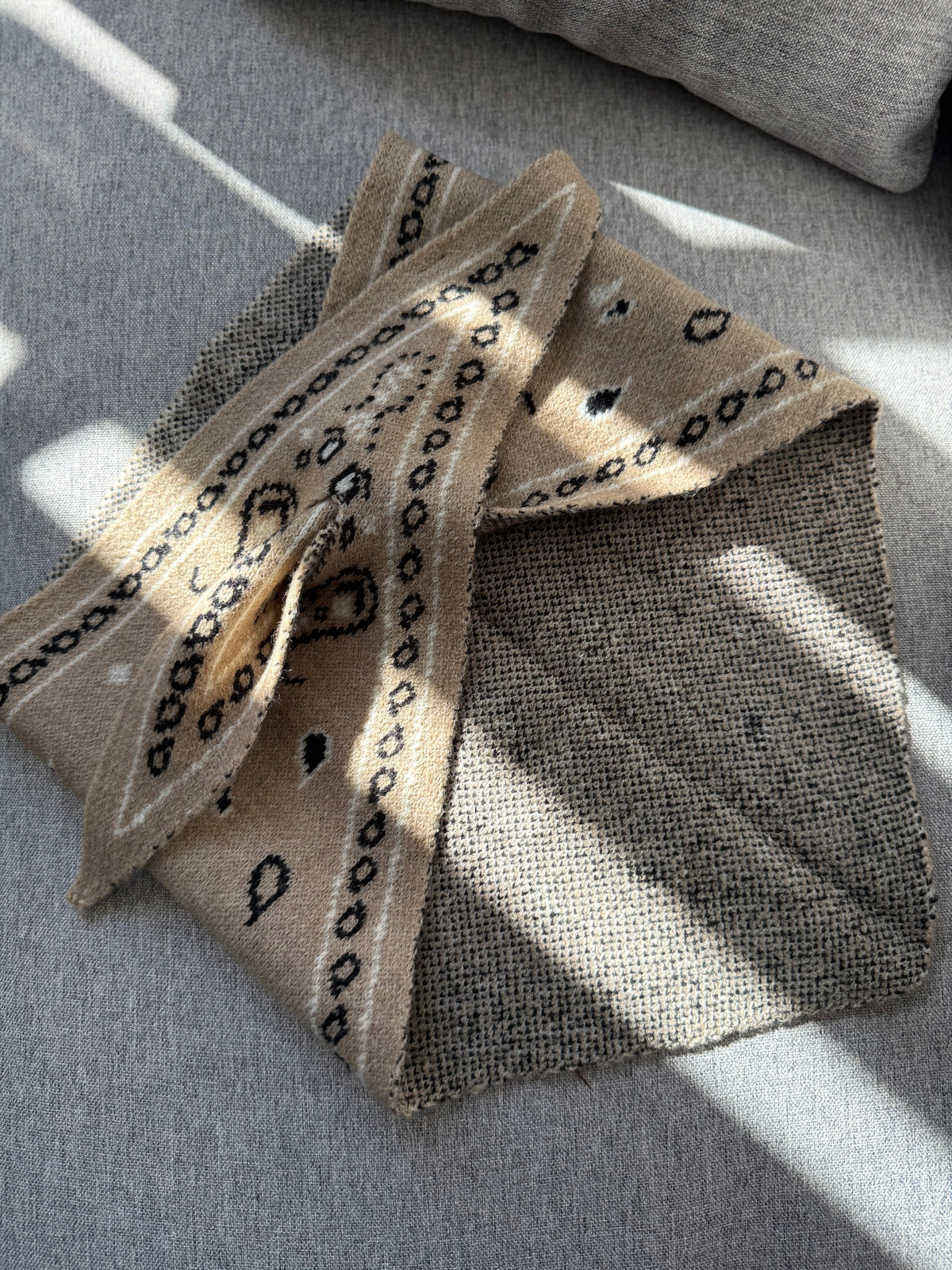Sloane - Petit triangle Bandana - plusieurs couleurs disponibles