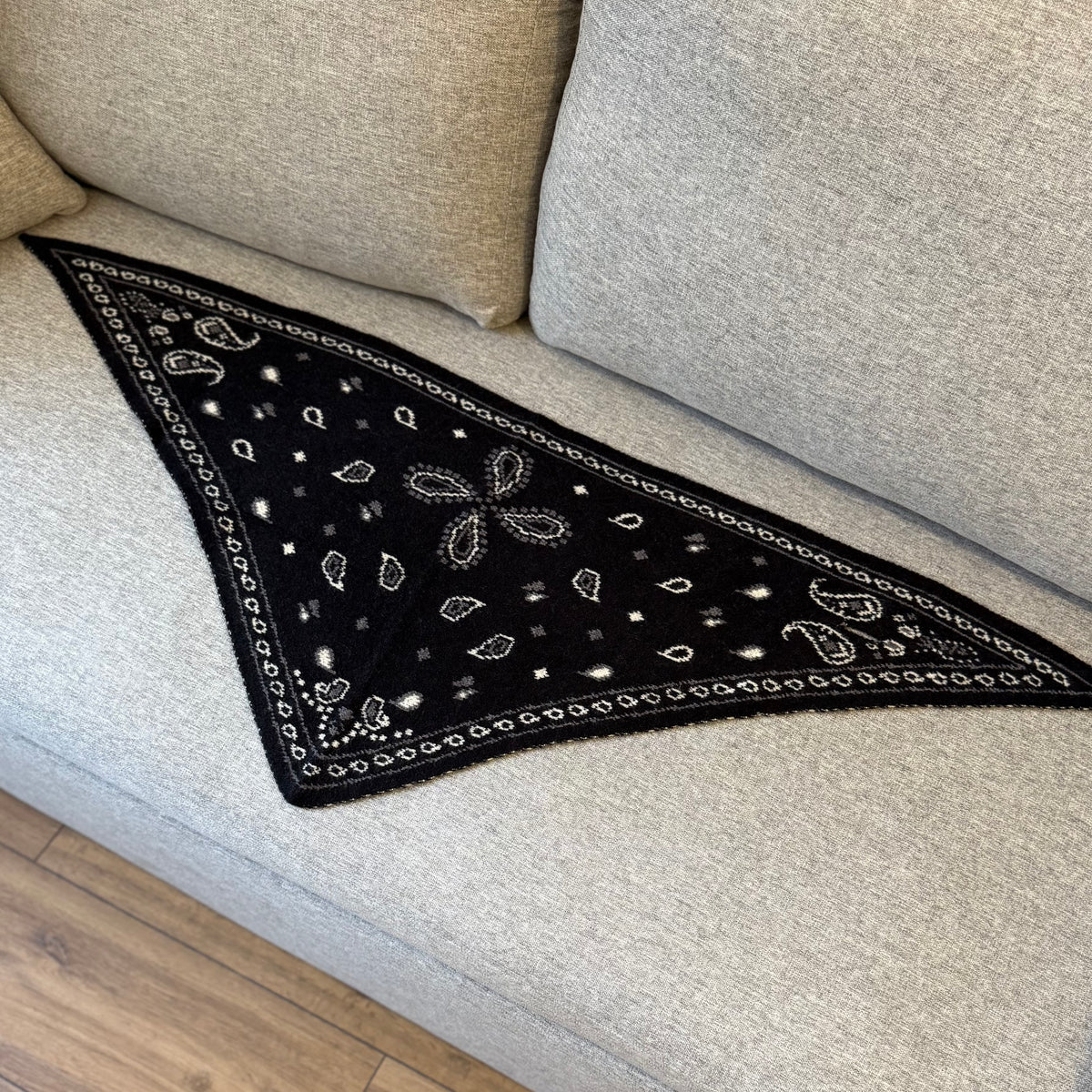 Sloane - Petit triangle Bandana - plusieurs couleurs disponibles