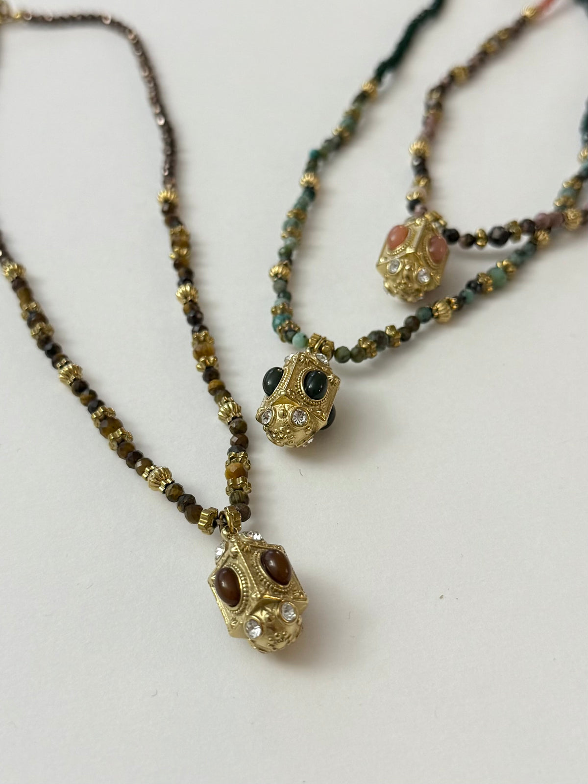 Hena - pierres naturelles - plusieurs couleurs disponibles