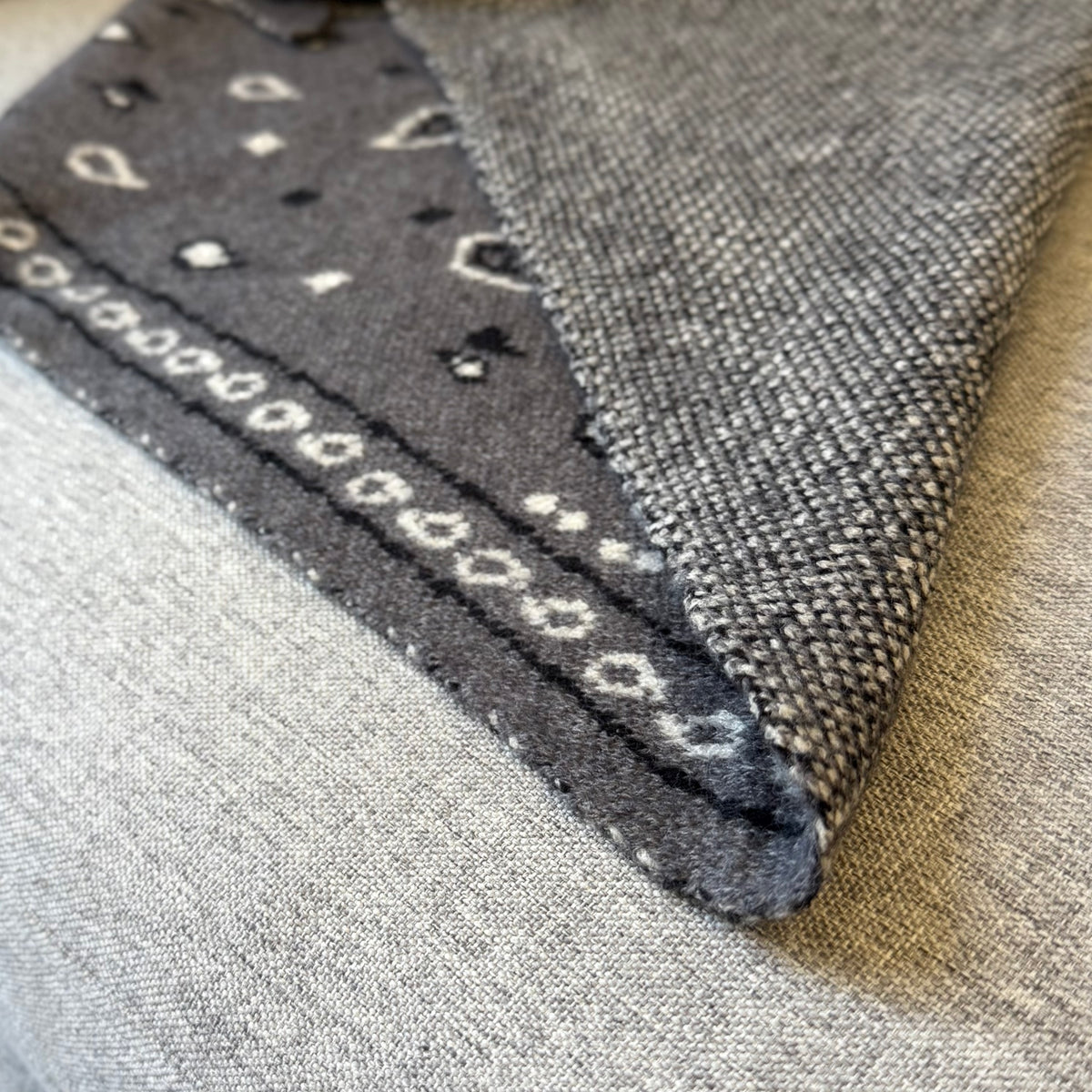 Sloane - Petit triangle Bandana - plusieurs couleurs disponibles