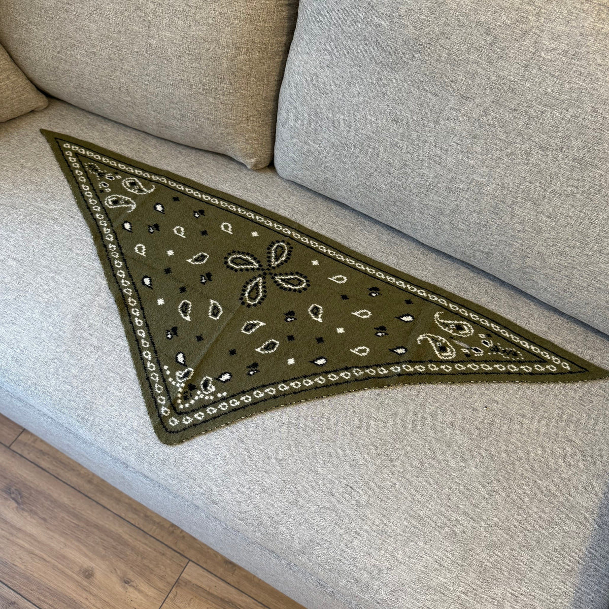 Sloane - Petit triangle Bandana - plusieurs couleurs disponibles